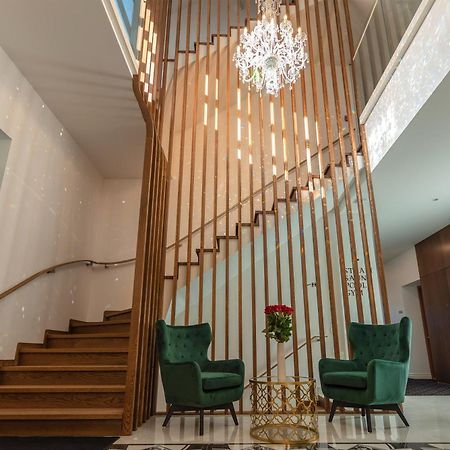 The Manor Sports & Spa Torva Bagian luar foto
