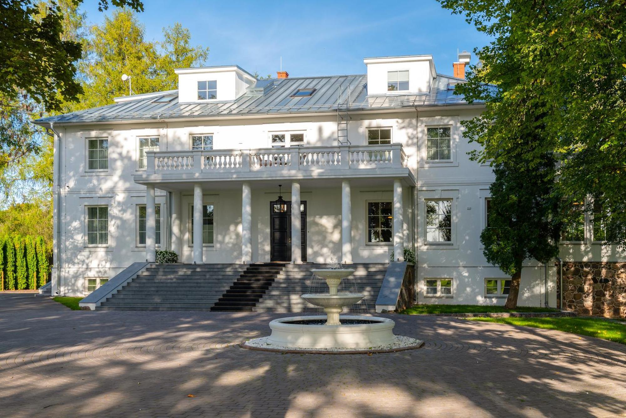 The Manor Sports & Spa Torva Bagian luar foto