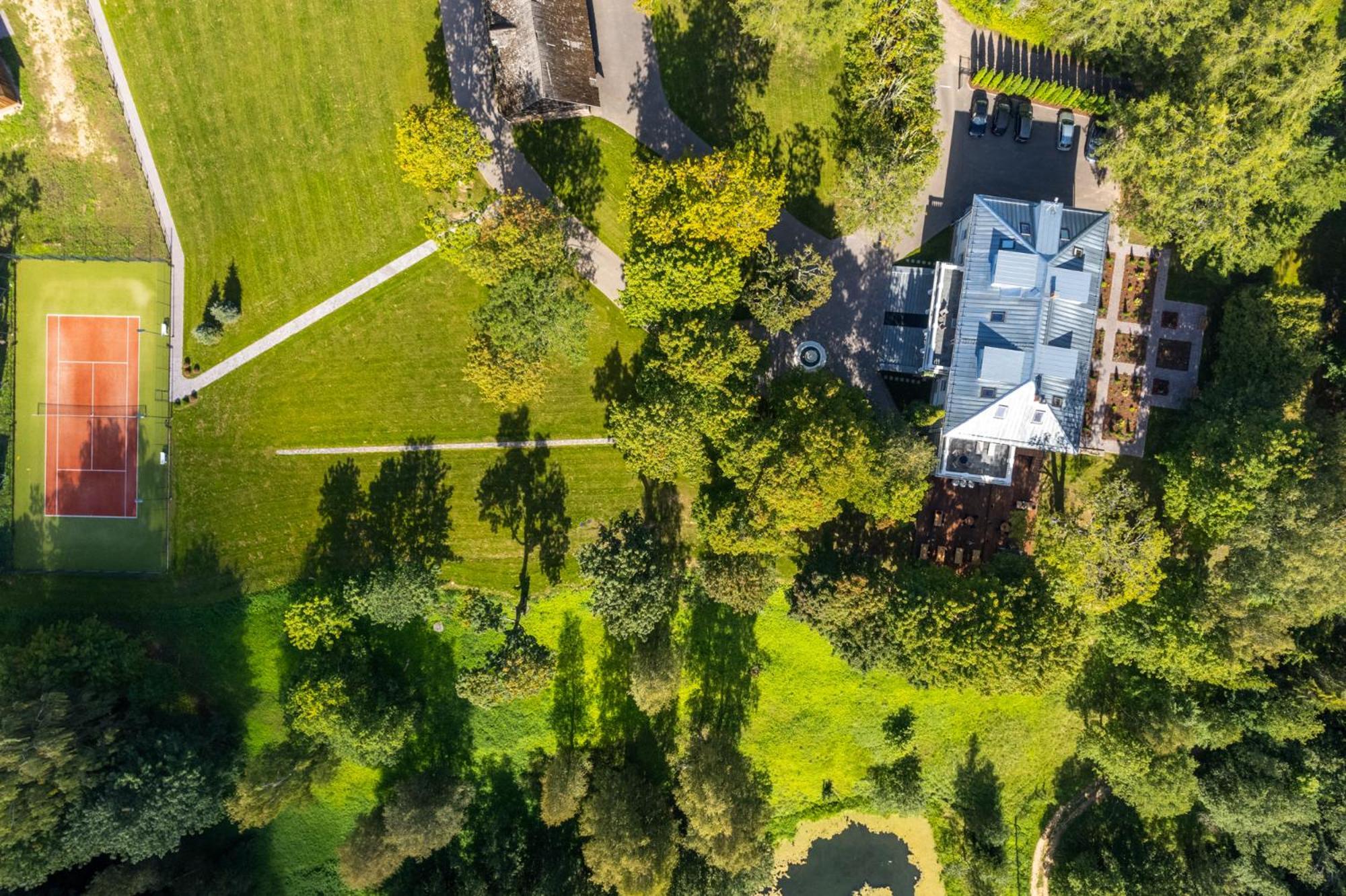 The Manor Sports & Spa Torva Bagian luar foto