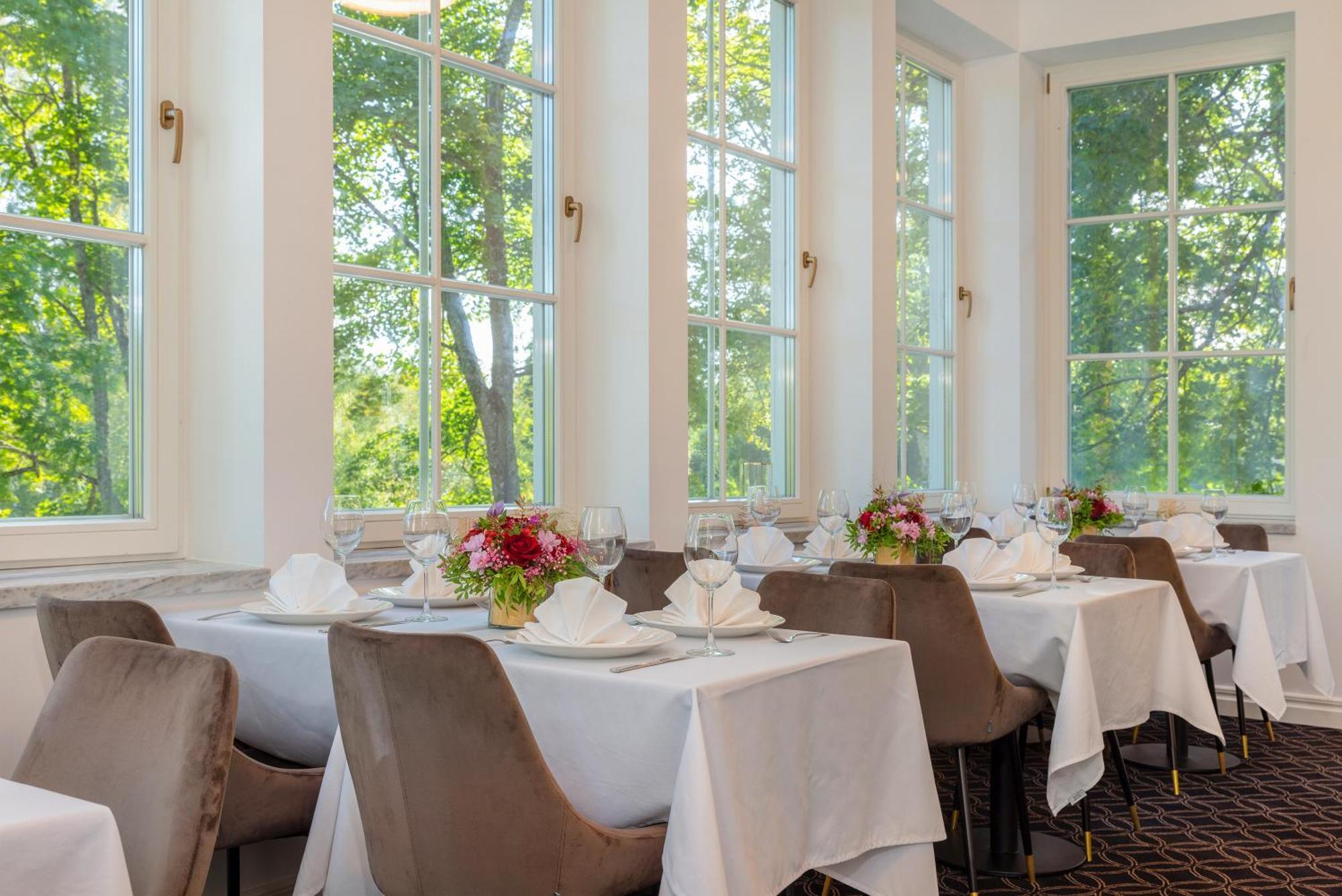 The Manor Sports & Spa Torva Bagian luar foto