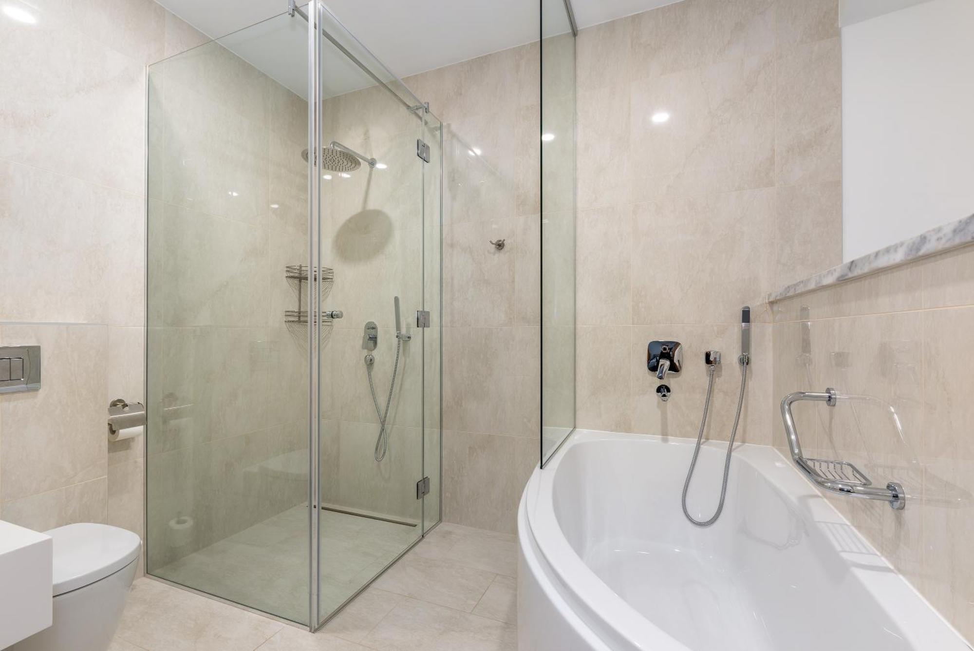 The Manor Sports & Spa Torva Bagian luar foto