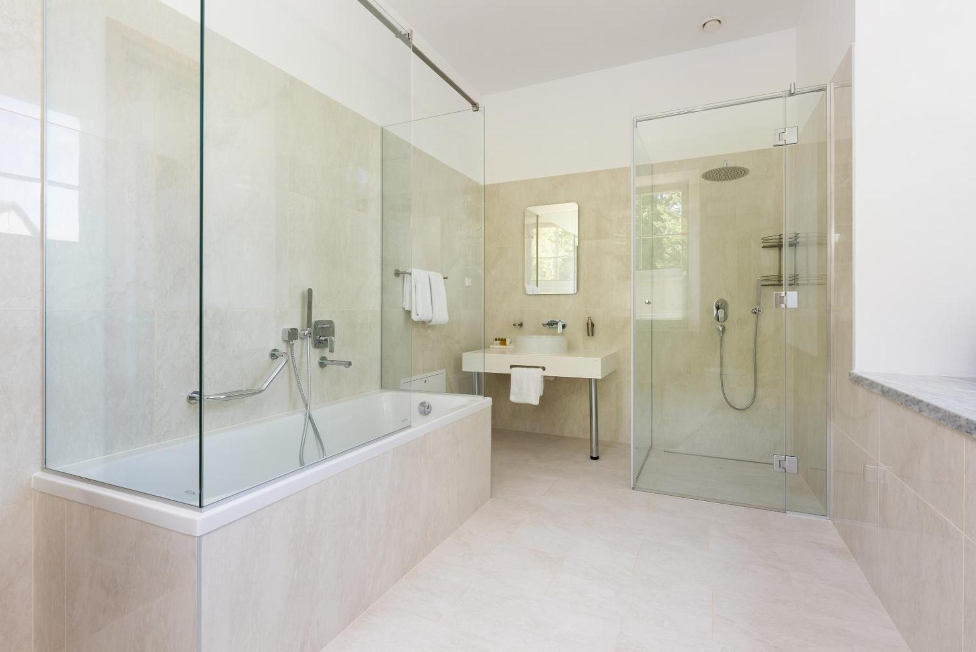 The Manor Sports & Spa Torva Bagian luar foto