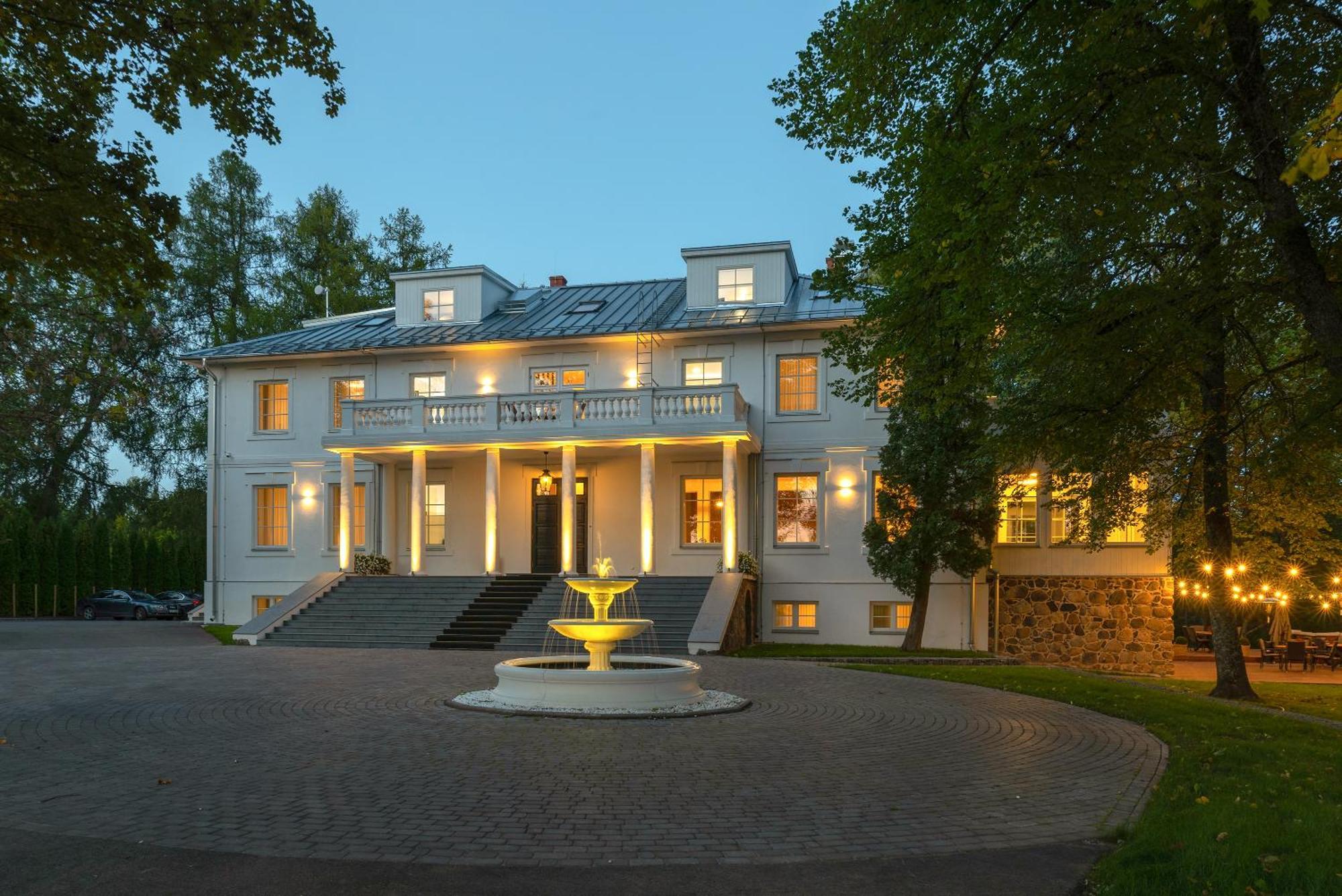 The Manor Sports & Spa Torva Bagian luar foto