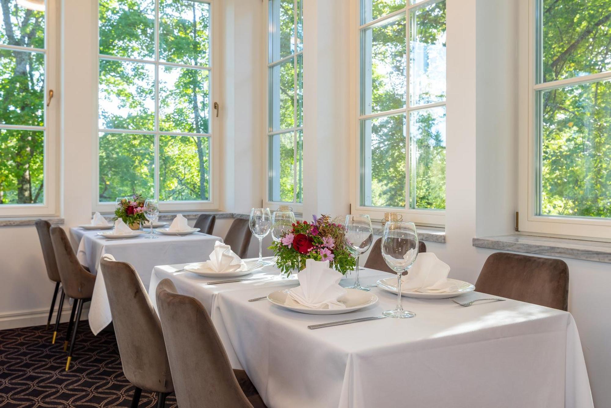 The Manor Sports & Spa Torva Bagian luar foto