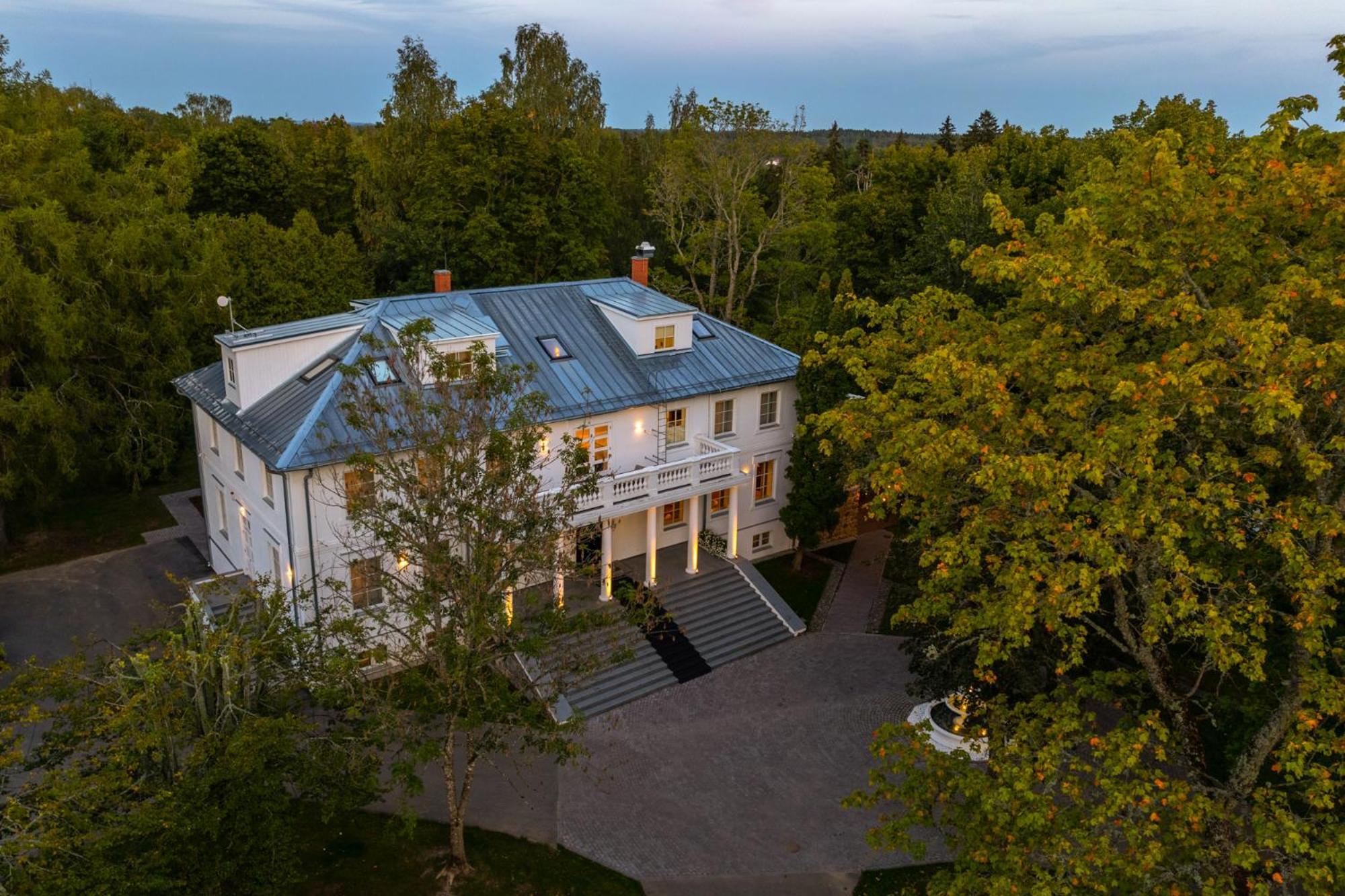 The Manor Sports & Spa Torva Bagian luar foto