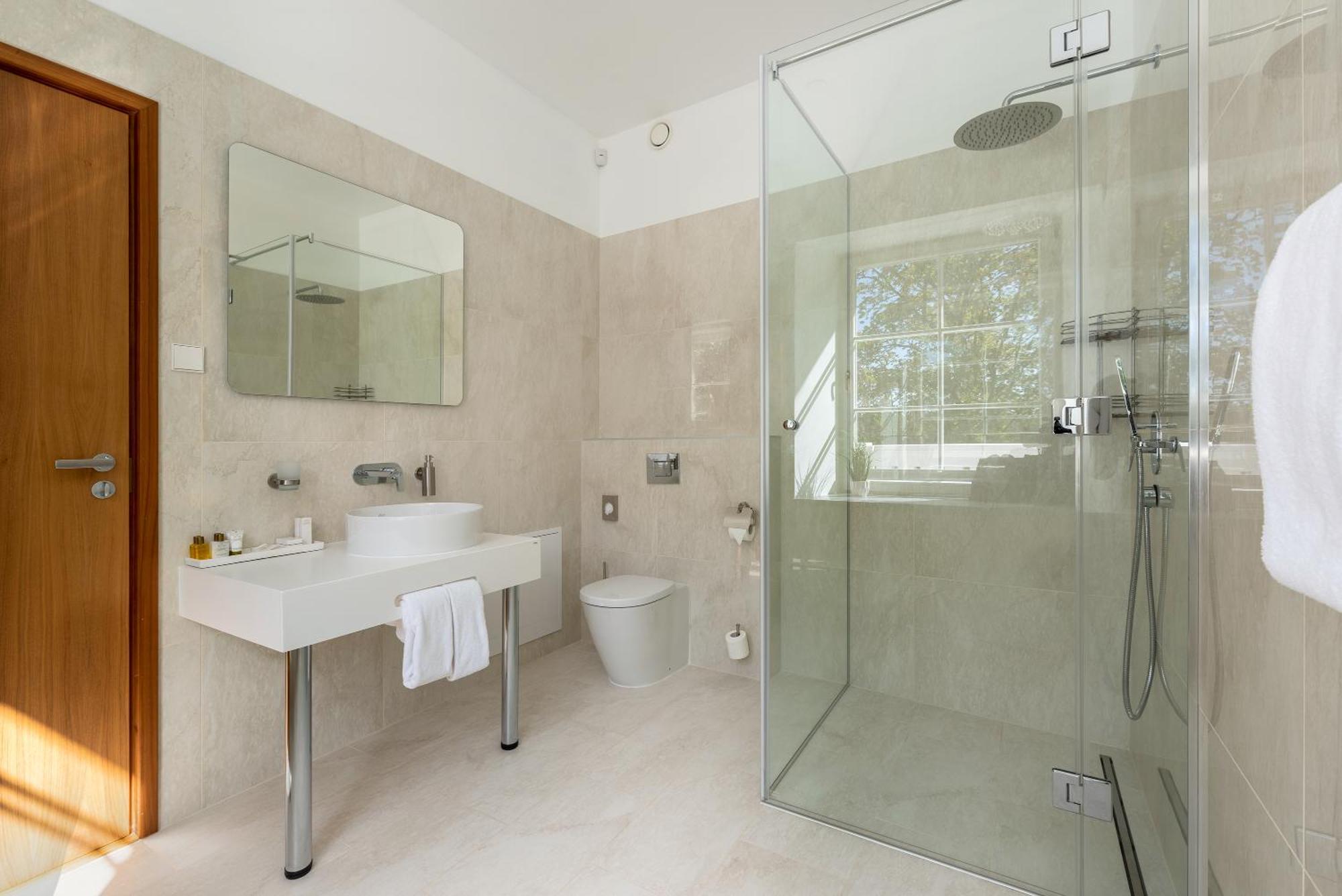 The Manor Sports & Spa Torva Bagian luar foto