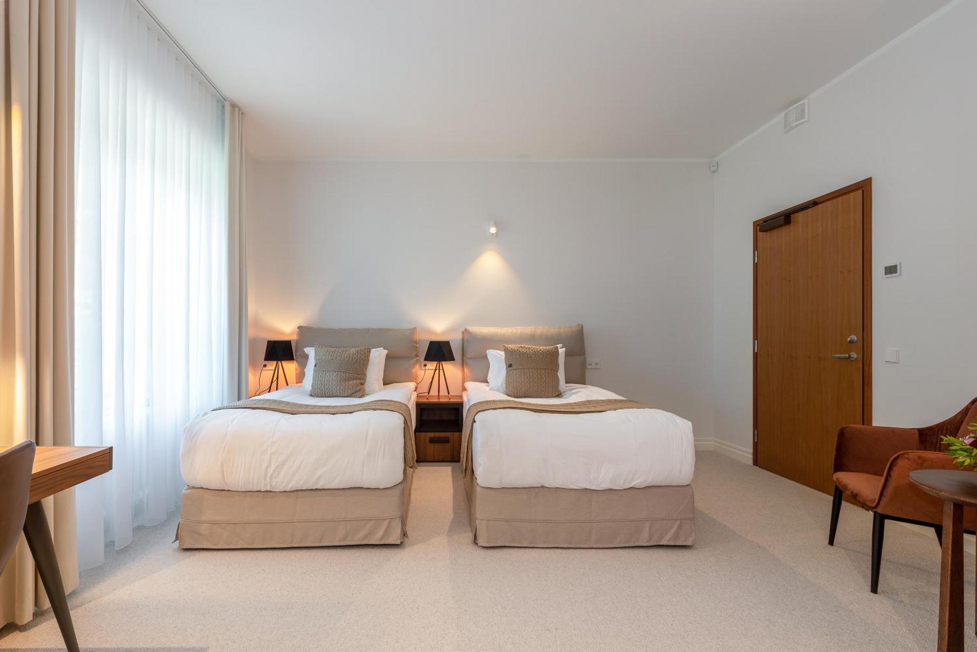 The Manor Sports & Spa Torva Bagian luar foto