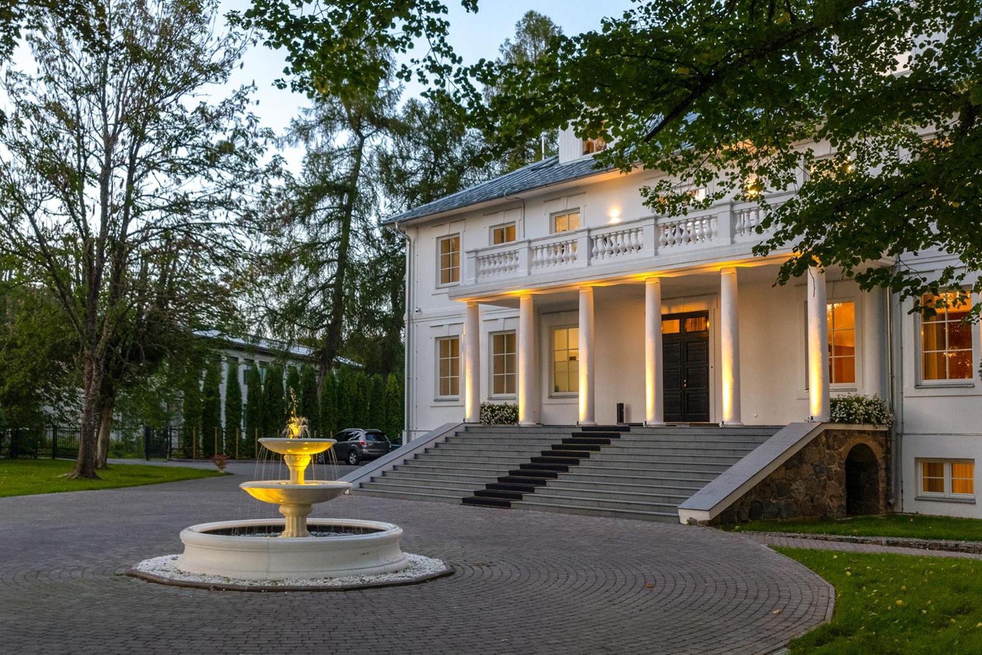 The Manor Sports & Spa Torva Bagian luar foto