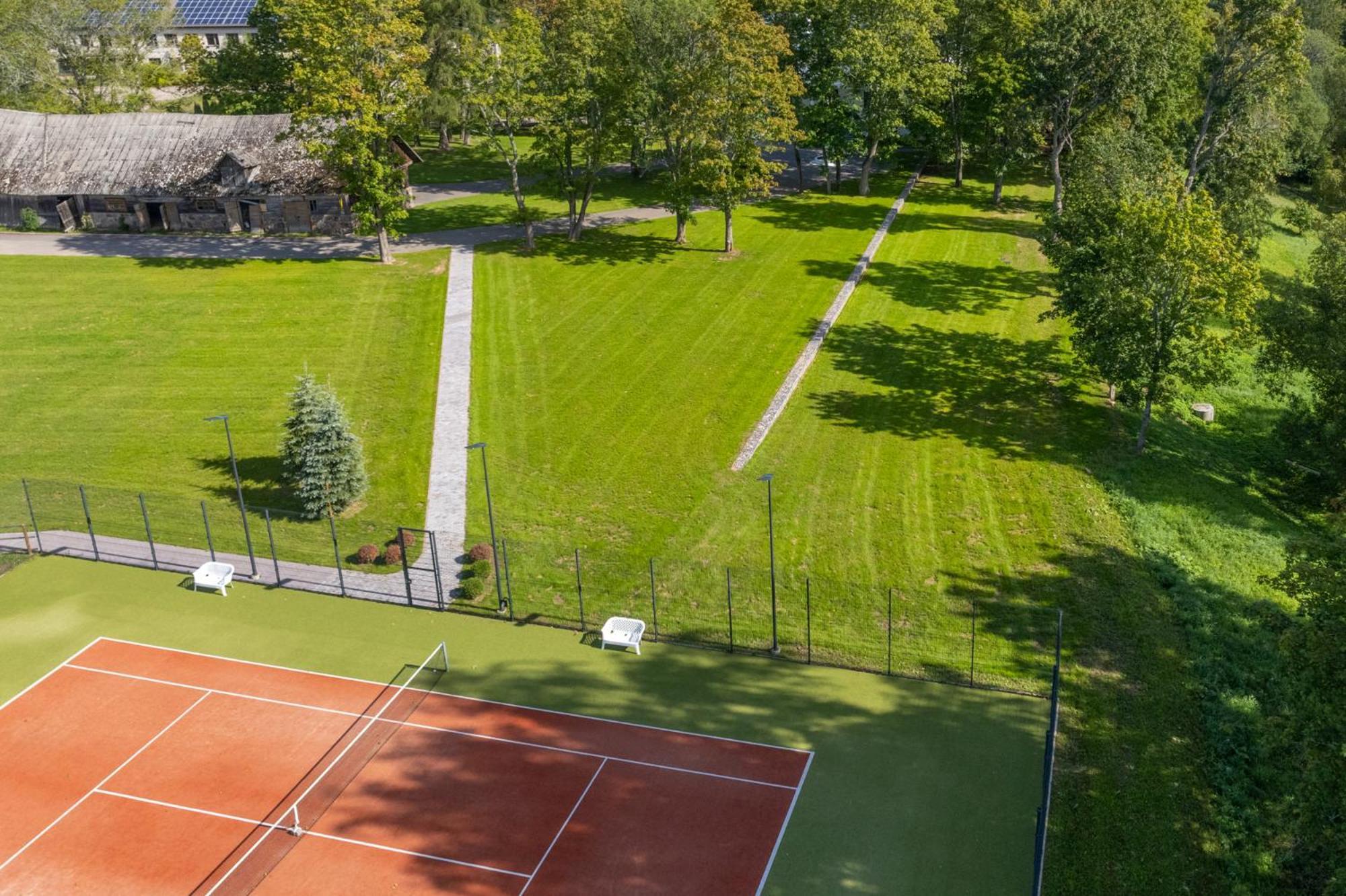 The Manor Sports & Spa Torva Bagian luar foto