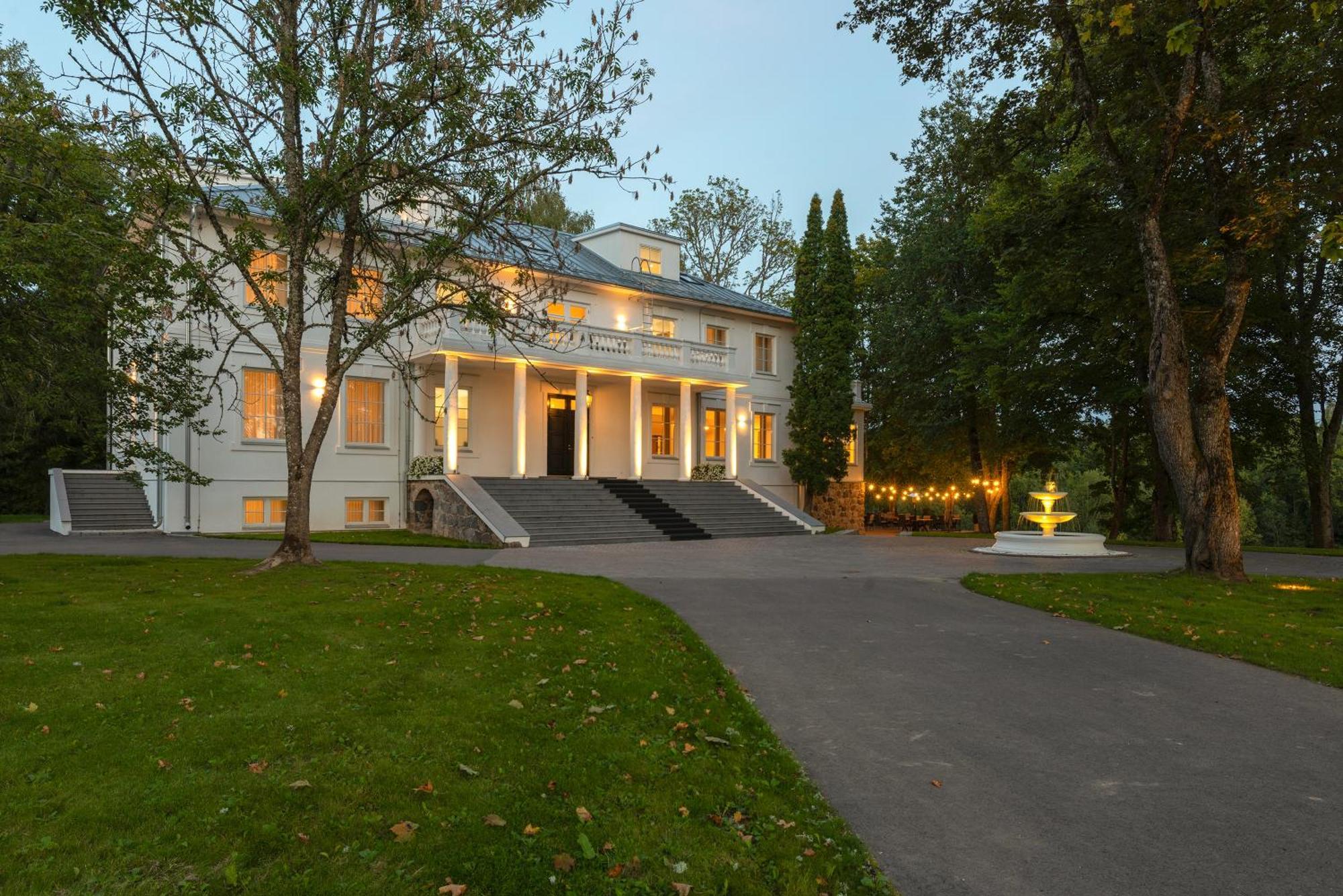 The Manor Sports & Spa Torva Bagian luar foto