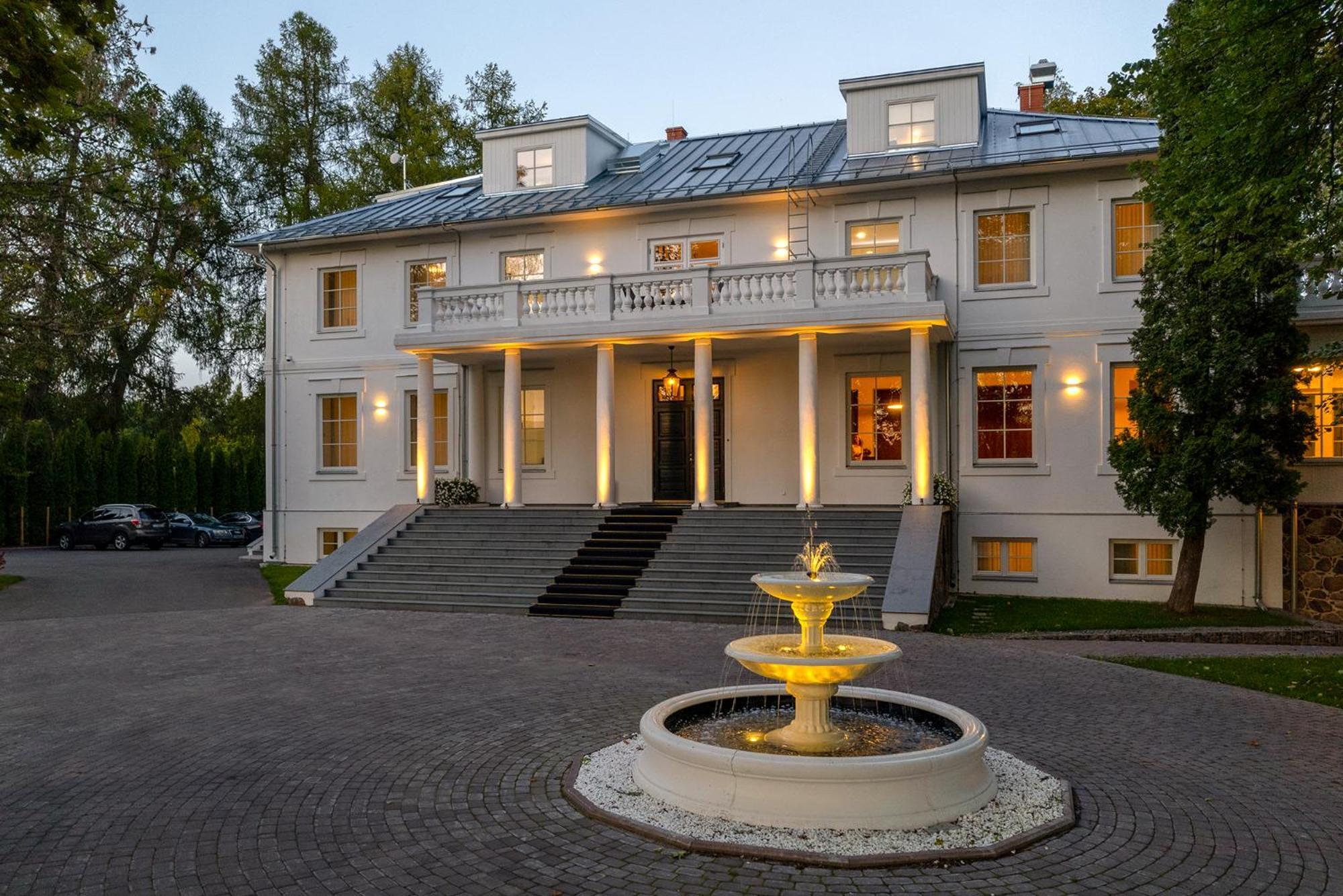 The Manor Sports & Spa Torva Bagian luar foto