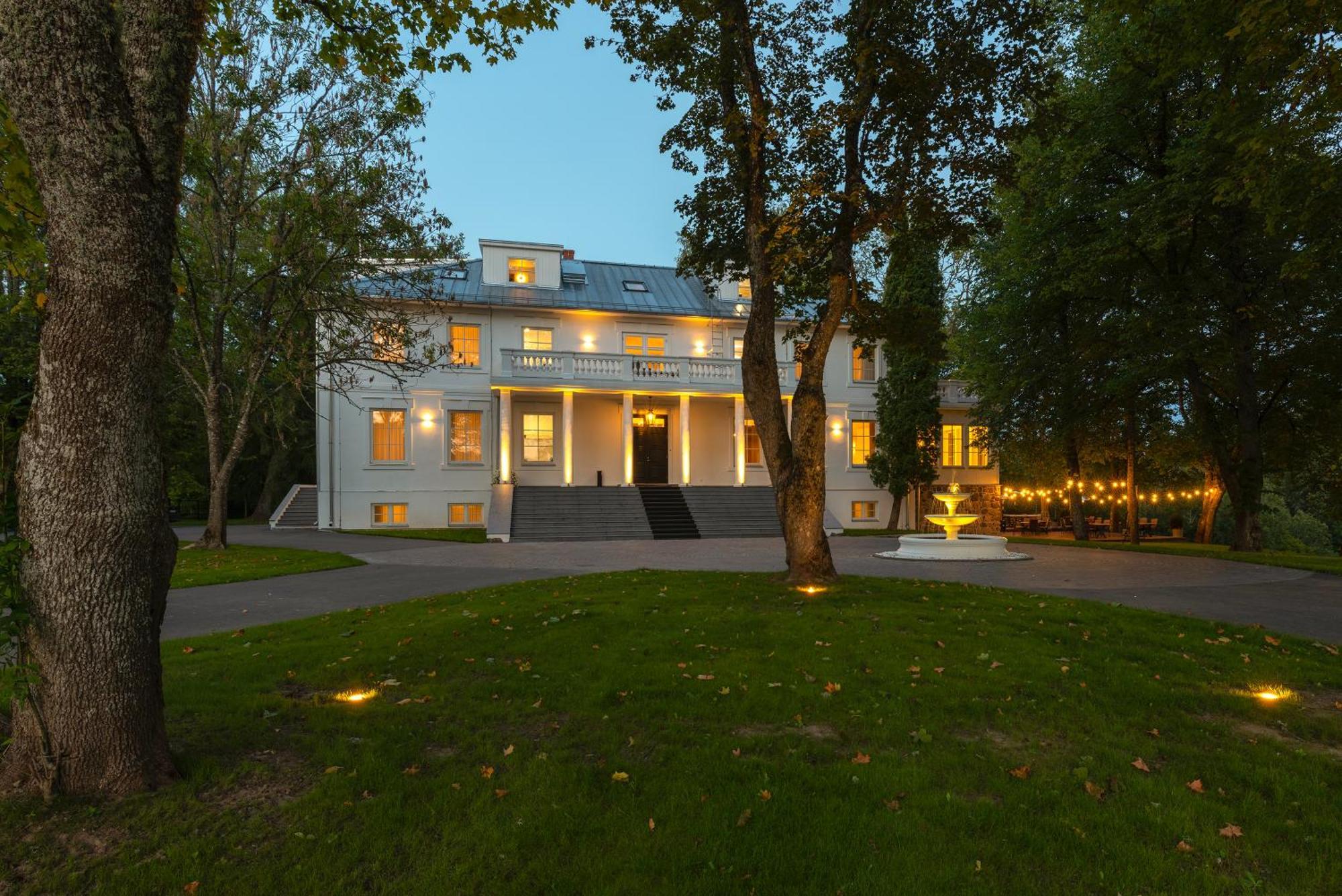 The Manor Sports & Spa Torva Bagian luar foto